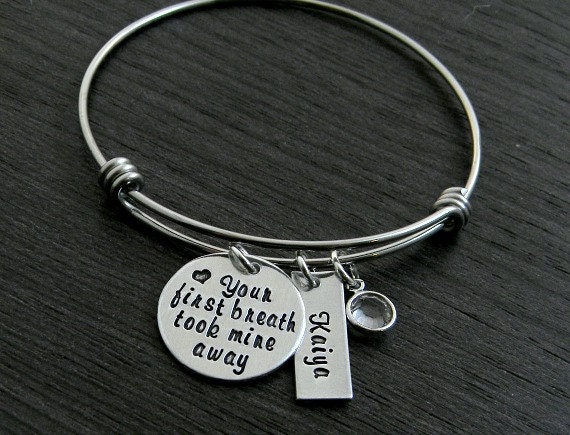 Ihr Erster Atem Took Mine Weg Hand Gestempelt Draht Armreif von SilverImpressions