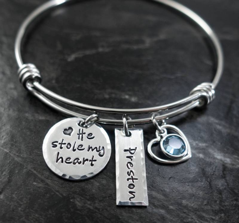 Mutter-Sohn-Armband - Charm-Armband Geschenk Zur Babyparty Armband Für Neue Mutter Er Hat Mein Herz Gestohlen Drahtarmreif Handgestempelt von SilverImpressions