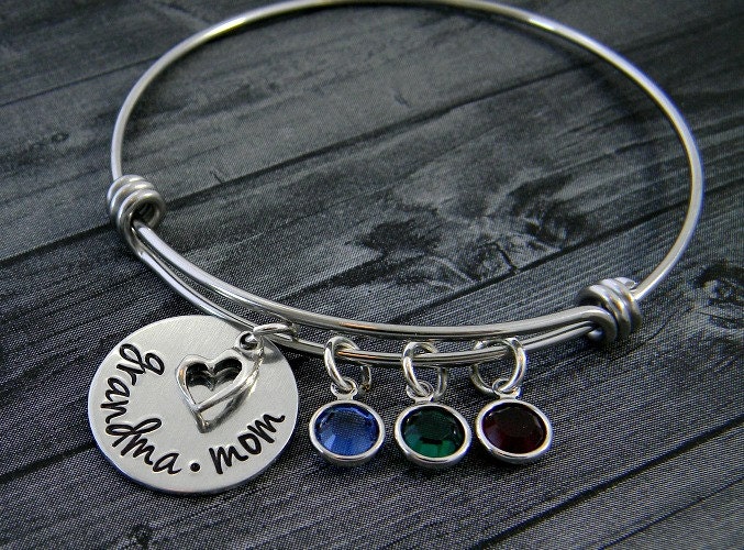 Oma Armband - Mama/Draht Armreif Großmutter Nana Mimi Personalisiert Hand Gestempelt Bettelarmband von SilverImpressions