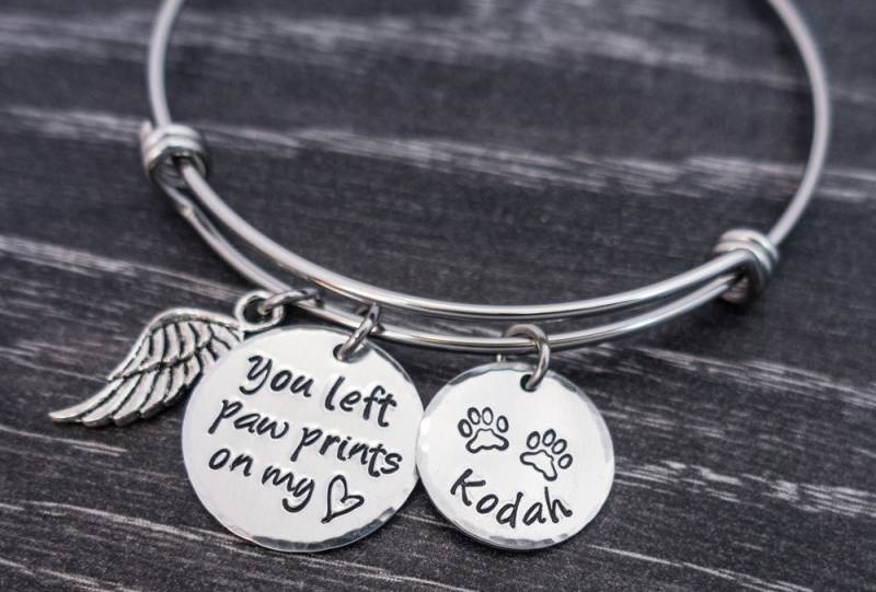 Pet Loss Memorial Armreif - Personalisierte Charm Armband Katze Hund Verlust Schmuck Sie Links Pfote Drucke Auf Mein Herz Haustier Geschenk von SilverImpressions