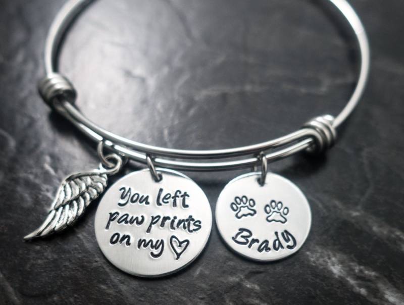 Verlust Der Haustier Armreif - Personalisierte Memorial Charm Armband Katze Hund Erinnerung Sie Links Pfote Drucke Auf Meinem Herzen von SilverImpressions