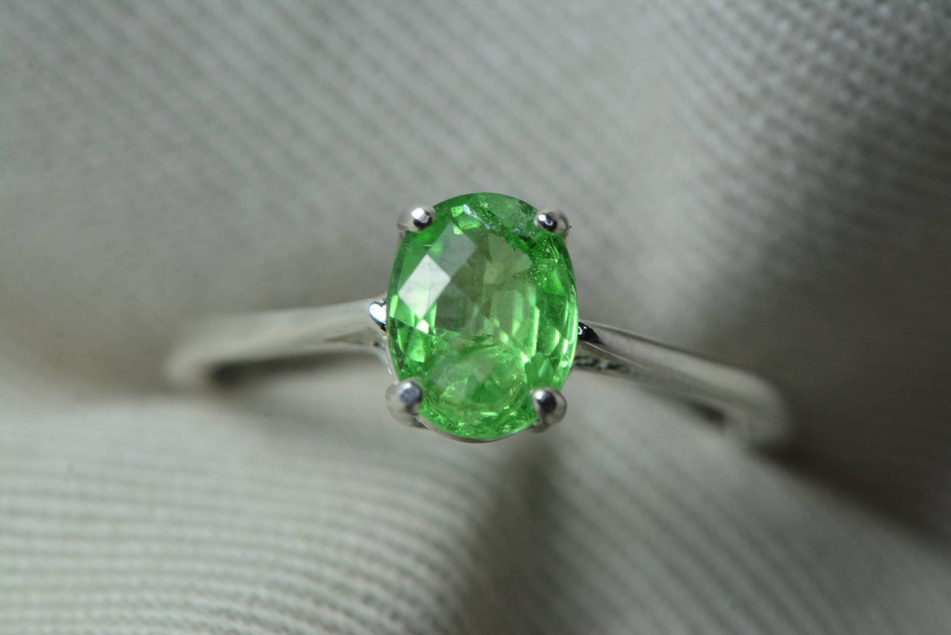 Zertifizierter Tsavorit Granat Ring 1, 33 Karat 925 Sterling Silber Solitär Januar Grün Geburtsstein Echte Natürliche Erde Mined Ts48 Zertifizierter Tsavorit Granat Ring 1, 33 Karat 925 Sterling Silber Solitär Januar Grün Geburtsstein Echte Natürliche Erde Mined Ts48 von SilverJewelery
