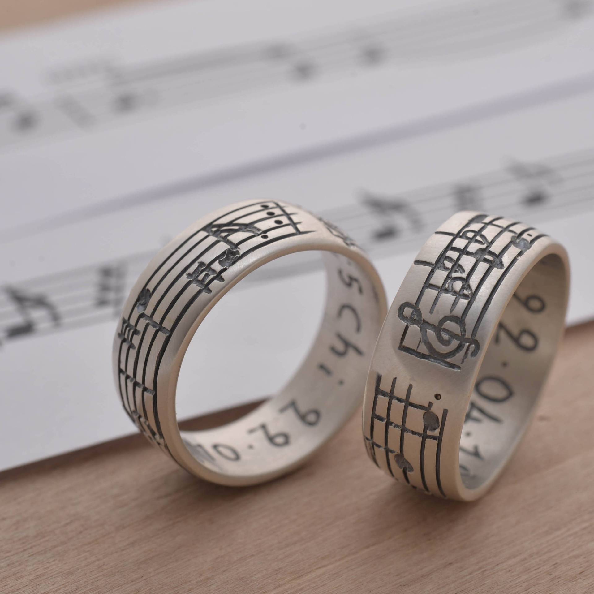 Angepasste Musik Hochzeit Band Set, Ihr Lieblingssong Ring Sterling Silber Personalisierte Note Bands Be107 von SilverJewellerySpot