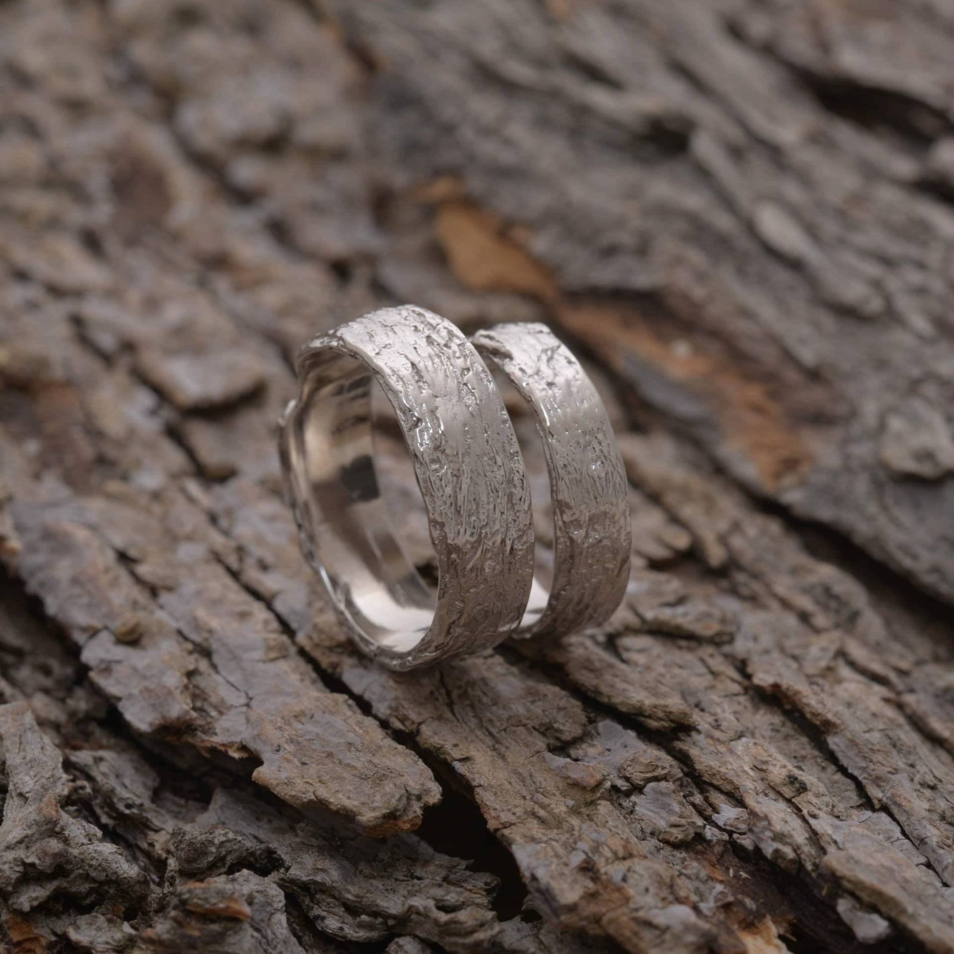 Passende Baumrinde Eheringe in Sterling Silber, 7mm Und 5mm Breit, Unikat Hochzeit Set, Be161 von SilverJewellerySpot