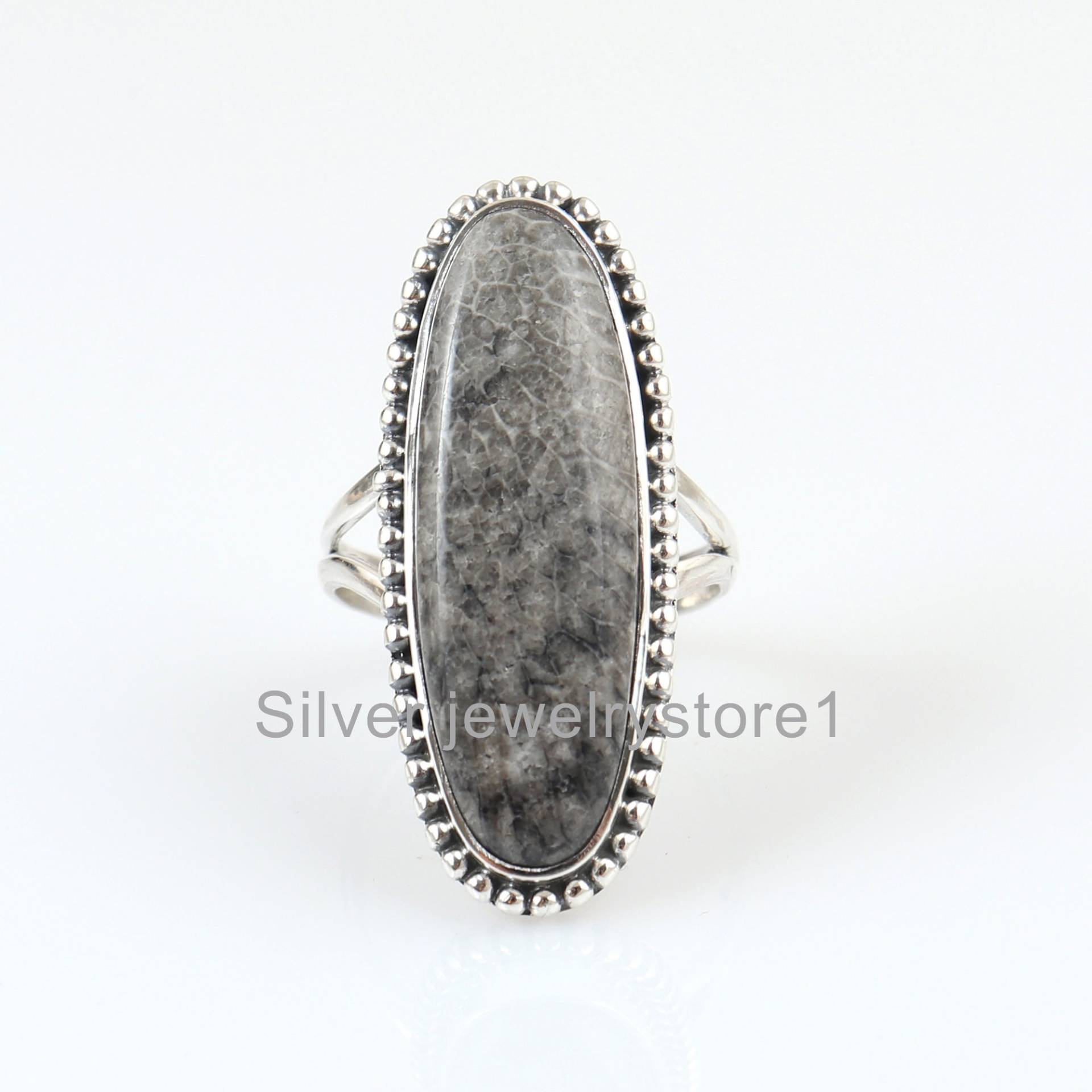 Stingray Koralle Ring, Sterling Graue Lange Oval Antike Silberring, Frauen Großer Stein 925 Oxidierter Ring von SilverJewelryStore1