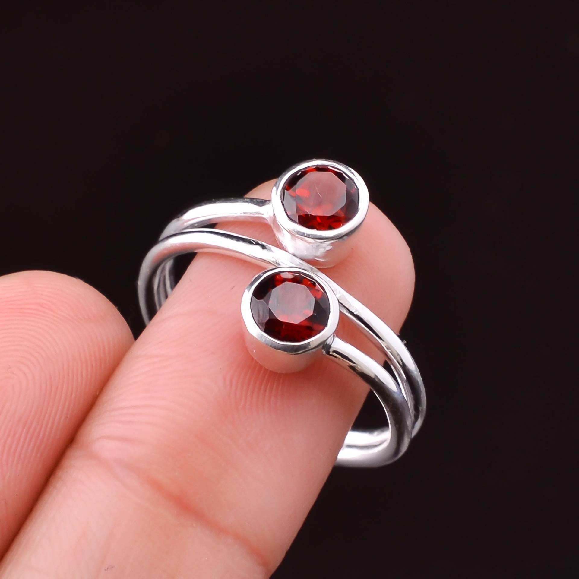 Handgefertigter Granat-Ring Aus 925Er Sterlingsilber von SilverJewelryking