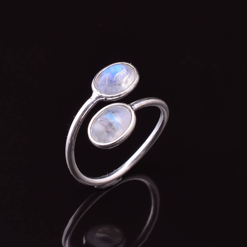 Handgemachte Sterling Silber Regenbogen Mondstein Ring - Zwei-Stein-Design von SilverJewelryking