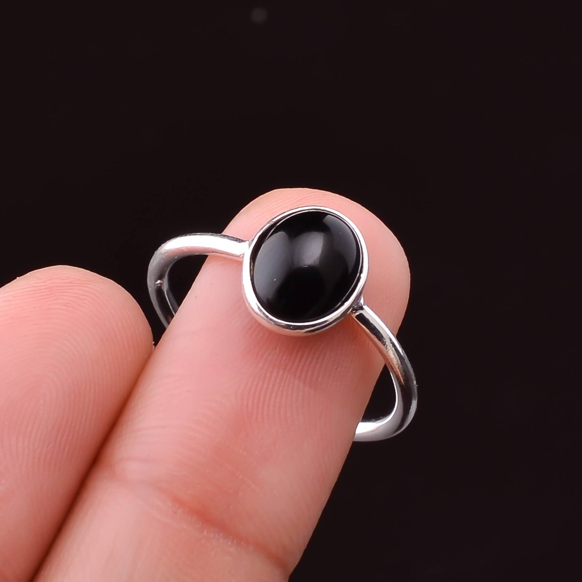Handgemachter Schwarzer Onyx-Ring Massives Sterling Silber, Ovaler Cabochon von SilverJewelryking