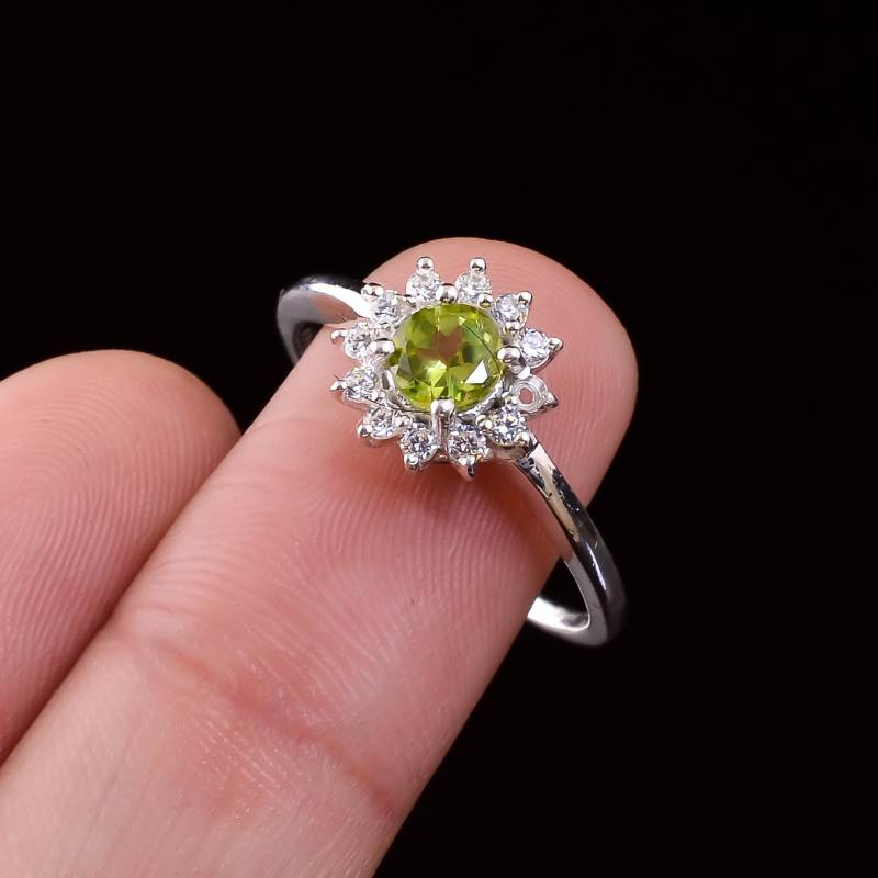 sterling Silber Peridot Ring Runder Grüner Edelstein, Zirkonia Cluster von SilverJewelryking