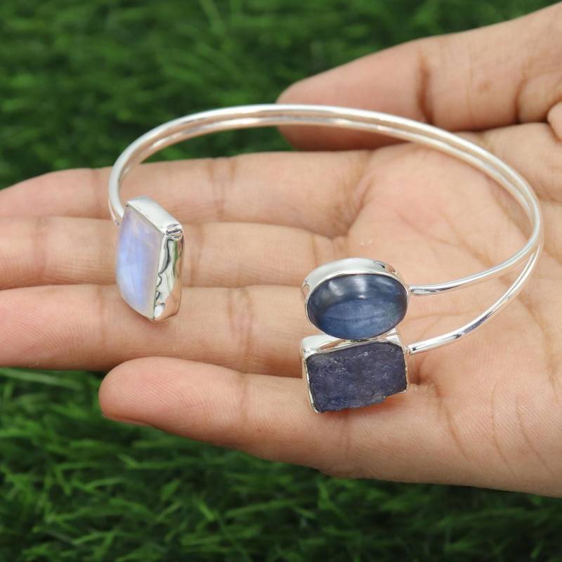 Kyanit Armreif, Solider Sterling Silber Regenbogen Mondstein Tansanit Drei Stein Handgemachter Frauen Armreif von SilverJewels2002