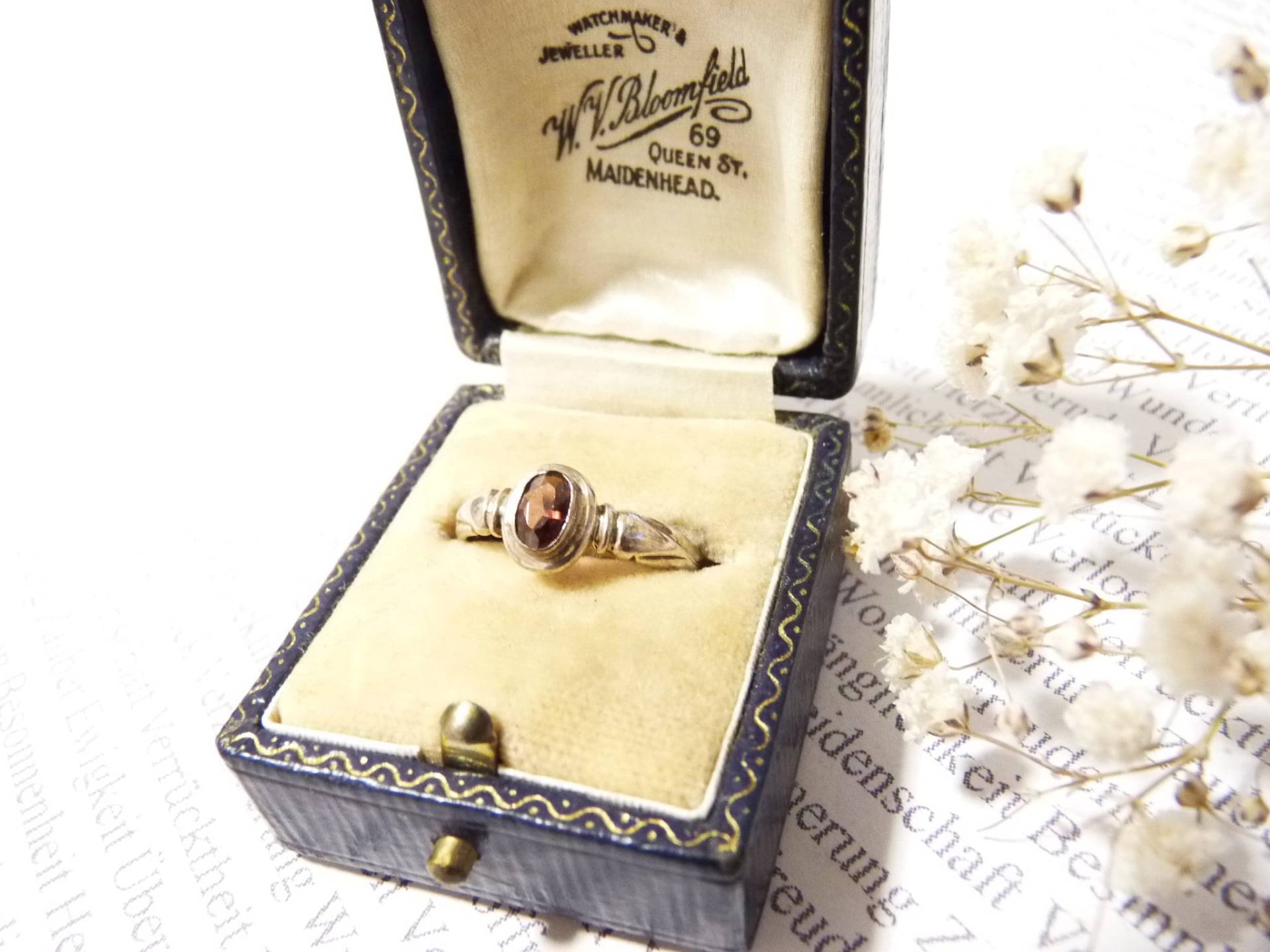 17, 5mm Vintage Granat-Ring 925 Silber, Feuer Und Flamme, Roter Silberring Oval Altmodisch Art Deco Form, Zierlicher Edelstein-Ring Weinrot von SilverLakeHouse