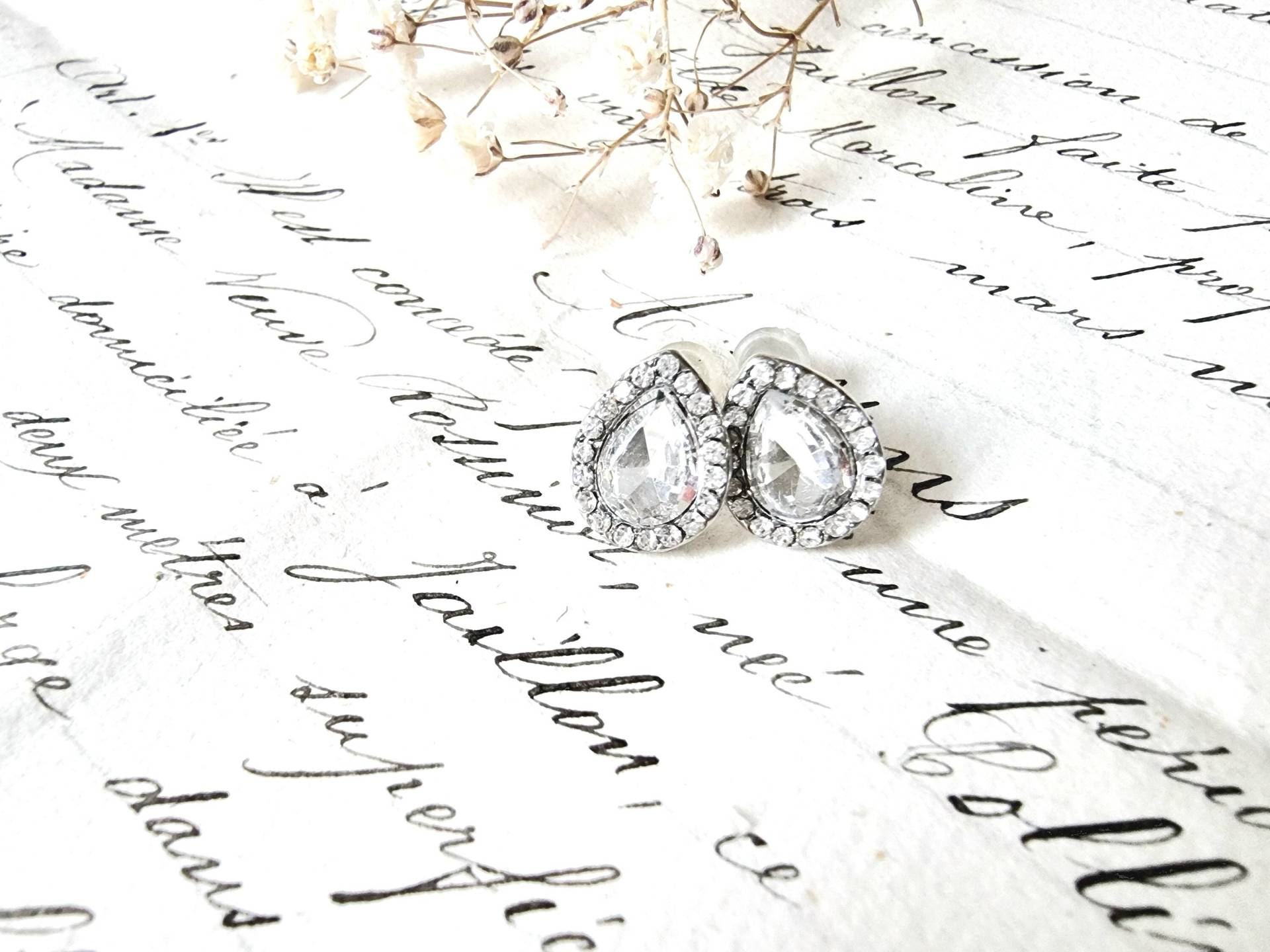 Zierliche Kleine Strass Tropfen Ohrstecker, Cluster Ohrringe Kranz Dekor, Büro Party Verabredung, Funkelnder Charme, Filigrane Boho Stecker von SilverLakeHouse