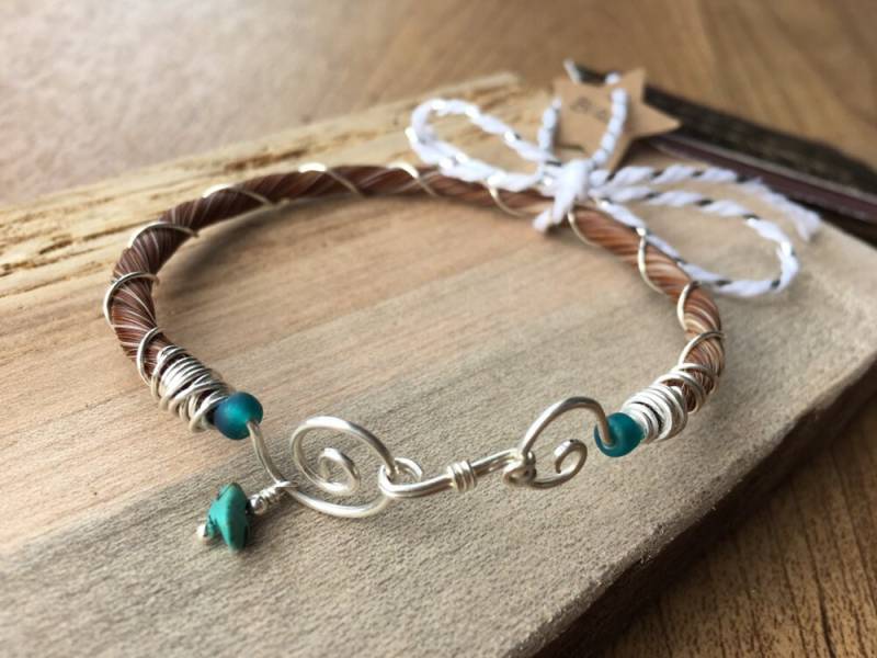 Die Swarovski, Sterling Silber Draht Gewickelt Pferde Haar Armband Mit Aqua Frost Glasperlen Die Swarovski, Sterling Silber Draht Gewickelt Pferde Haar Armband Mit Aqua Frost Glasperlen von SilverLeatherStudio