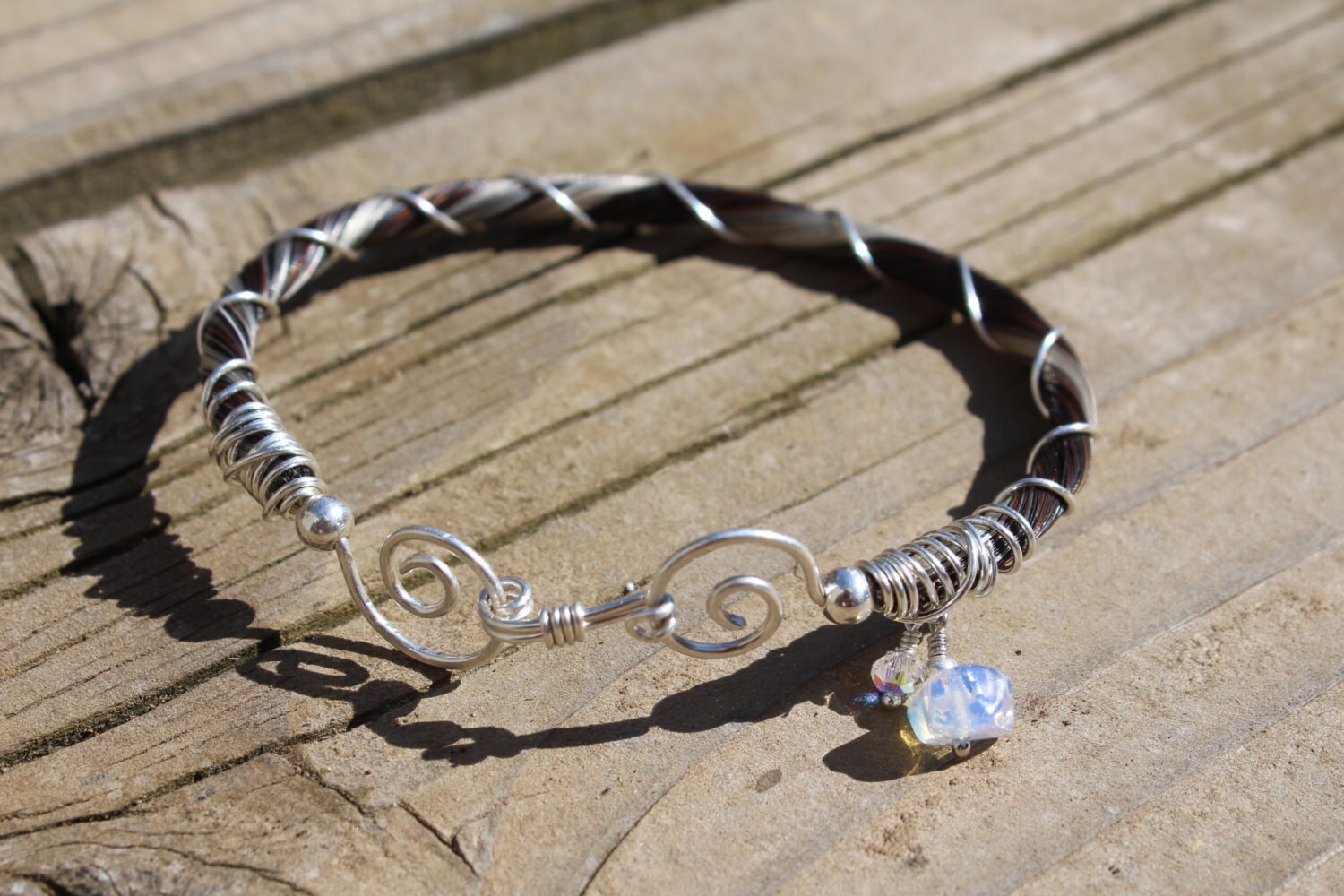 Die Swarovski, Sterling Silber Draht Gewickelt Pferdehaar Armband Mit Edelstein-Anhänger Die Swarovski, Sterling Silber Draht Gewickelt Pferdehaar Armband Mit Edelstein-Anhänger von SilverLeatherStudio