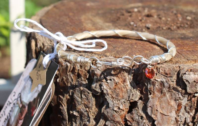 The Infinity, Sterling Silber Draht Gewickelt Armband/Rot Swarovski Kristall Anhänger The Infinity, Sterling Silber Draht Gewickelt Armband/Rot Swarovski Kristall Anhänger von SilverLeatherStudio