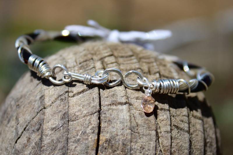 The Infinity, Sterling Silber Draht Gewickelt Pferdehaar Armband Mit Swarovski Kristall Anhänger The Infinity, Sterling Silber Draht Gewickelt Pferdehaar Armband Mit Swarovski Kristall Anhänger von SilverLeatherStudio