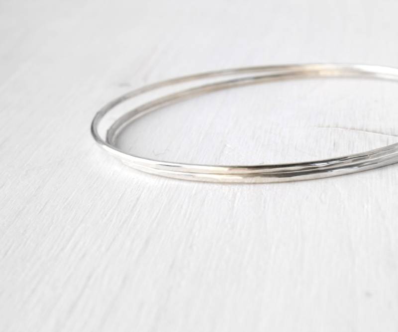 2Er Set Dünne Armreifen in Silber/Gehämmerte Schmale Aus Glänzende 2Er Set Dünne Armreifen in Silber/Gehämmerte Schmale Aus Glänzende von SilverLinesJewelry