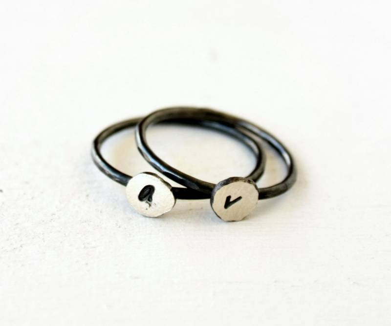 Anfangs Zusteckring, Oxidierte Erste Ringe, Kleinbuchstaben Stapeln Brief Gins, Monogramm in Oxidiertem Silber Ringe Anfangs Zusteckring, Oxidierte Erste Ringe, Kleinbuchstaben Stapeln Brief Gins, Monogramm in Oxidiertem Silber Ringe von SilverLinesJewelry