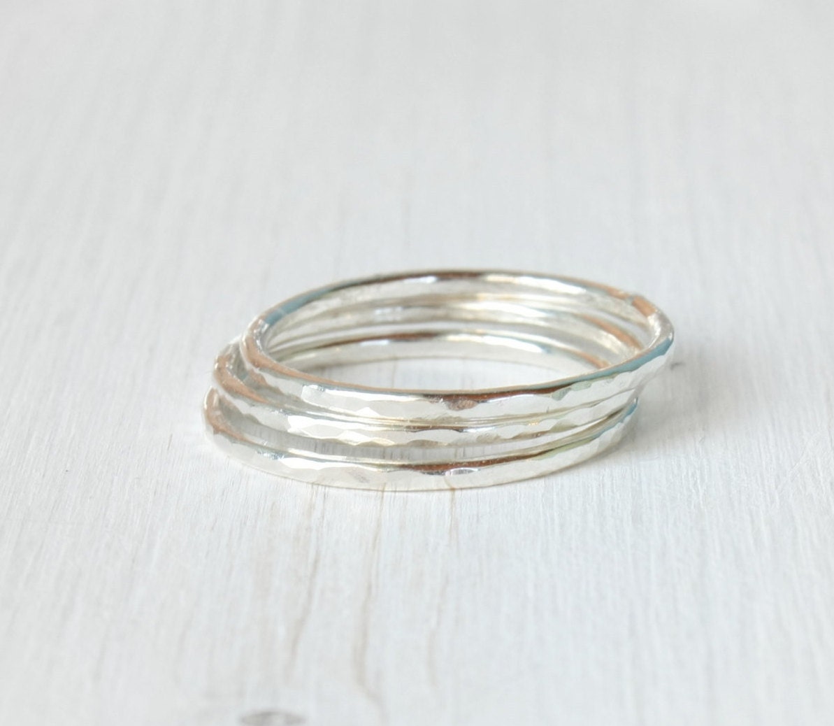 Erhalten 1 Kostenlos Mit Dreiern Silber Stapelringe/Gehämmerte Dünne in Glänzendem Schlichte Aus Moderne Handarbeit Erhalten 1 Kostenlos Mit Dreiern Silber Stapelringe/Gehämmerte Dünne in Glänzendem Schlichte Aus Moderne Handarbeit von SilverLinesJewelry