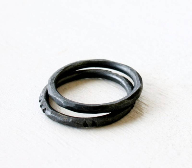 Facettierte Stapeln Ringe, Pyramiden-Silberring, Oxidiertes Silber Ringe Facettierte Stapeln Ringe, Pyramiden-Silberring, Oxidiertes Silber Ringe von SilverLinesJewelry