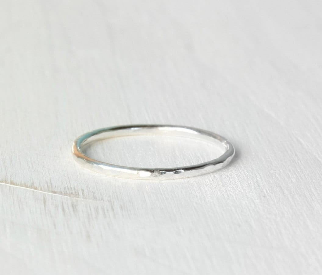 Gehämmerter Ring, Silberring Gehämmert, in Silber Glänzend, Schlichter Ring Gehämmert Gehämmerter Ring, Silberring Gehämmert, in Silber Glänzend, Schlichter Ring Gehämmert von SilverLinesJewelry
