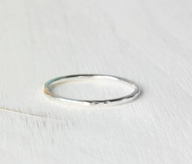 Gehämmerter Ring, Silberring Gehämmert, in Silber Glänzend, Schlichter Ring Gehämmert von SilverLinesJewelry