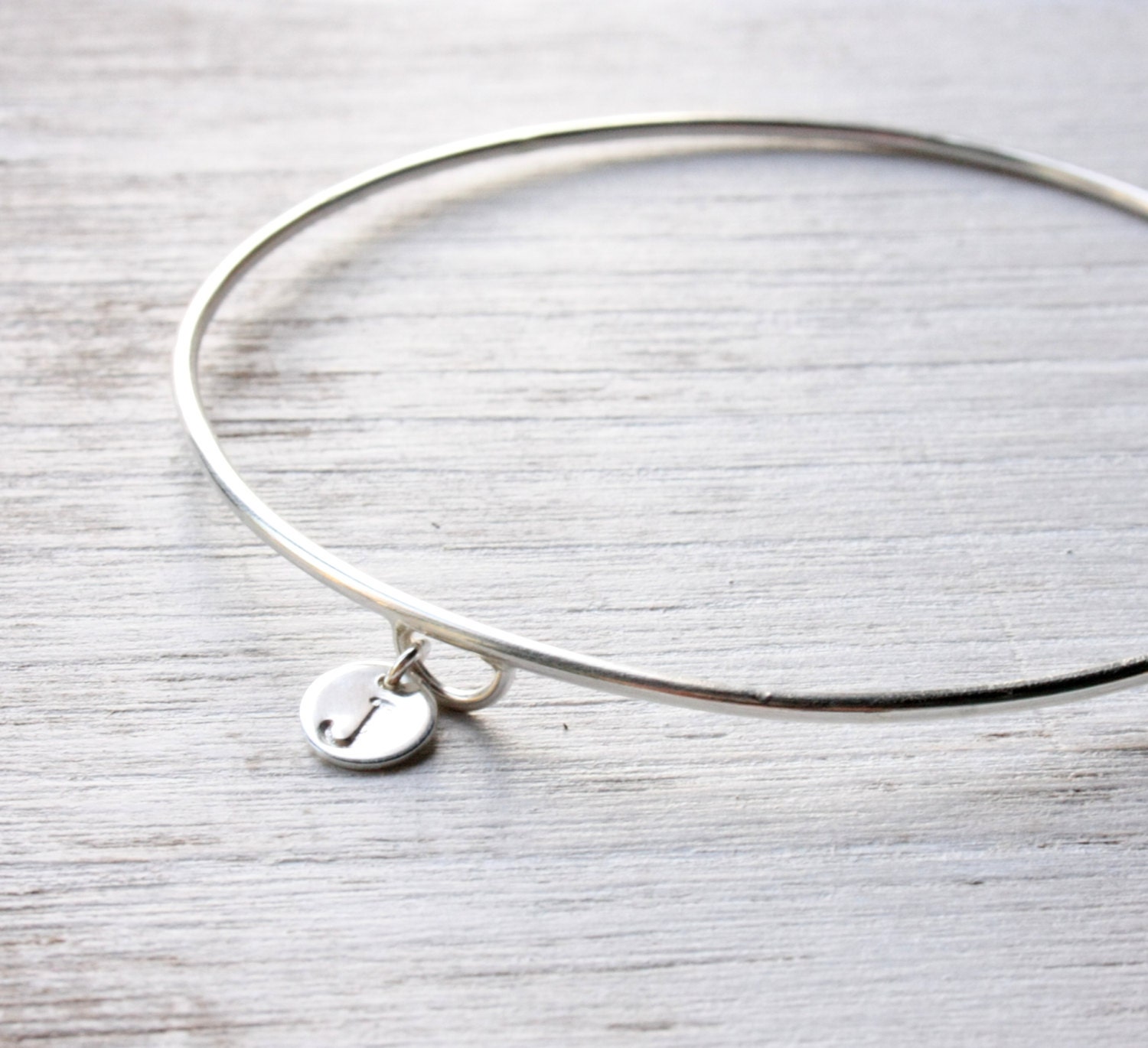 Monogramm, Erste Armreif, Brief Silberarmreif, Armreif Armband Monogramm, Erste Armreif, Brief Silberarmreif, Armreif Armband von SilverLinesJewelry