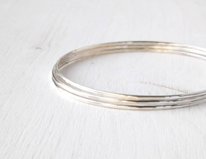 Satz Von 3 Dünnen Silber Armreifen Armbänder/Gehämmert Glänzend Schlanke von SilverLinesJewelry
