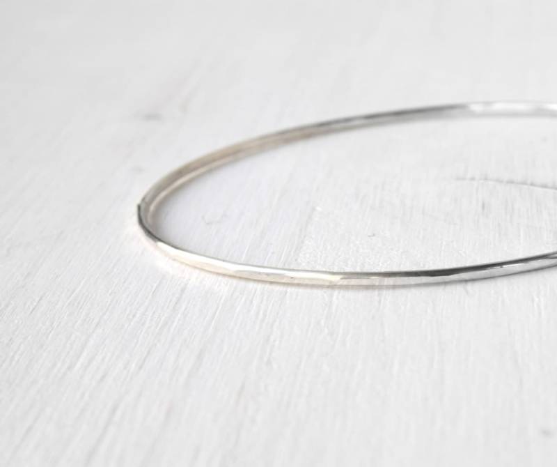 Silber Armreif, Dünner Gehämmerter Glänzender Armreif Silber Armreif, Dünner Gehämmerter Glänzender Armreif von SilverLinesJewelry