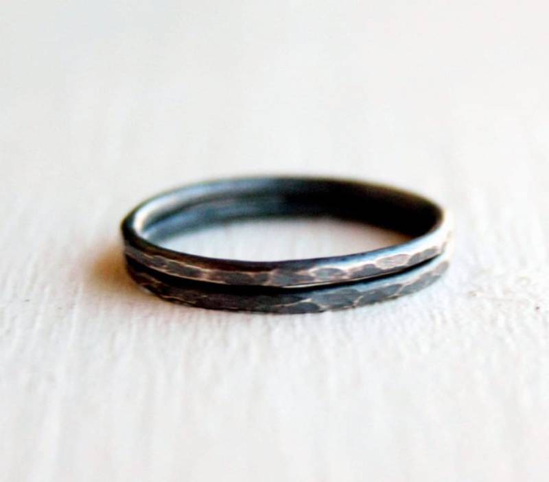 Zwei Schlichte Silberringe in Oxidiertem Silber Gehämmert/Handarbeit von SilverLinesJewelry