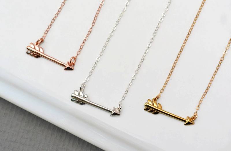 Bester Freund Halskette Silber, Gold Oder Roségold, Seitliche Pfeil Halskette, Bff Geschenk, Große Kleine Schwesternschaft, Abschlusshalskette von SilverLotusDesigns