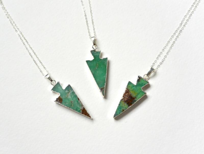 Chrysoprase Pfeilspitze Halskette, Silber Lange Grüne Anhänger, Getaucht Schmuck von SilverLotusDesigns