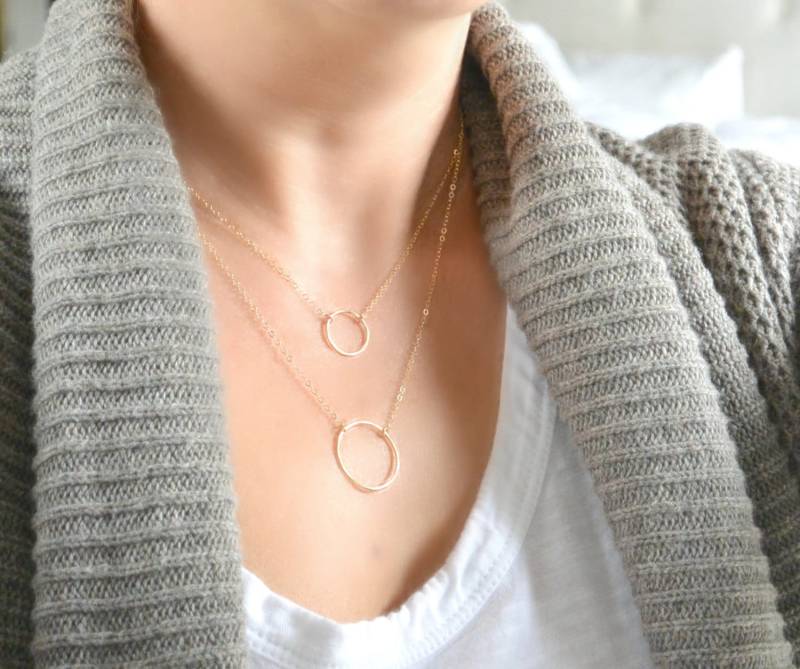 Gold Kreis Halskette, Zarte Schmuck, Karma Jeden Tag Layering Set, Große Oder Kleine Ring Halskette von SilverLotusDesigns