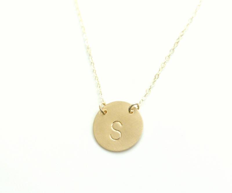 Große Initial Halskette, Gold Disc Personalisierter Schmuck, Großer Anhänger 14K Filled Promi Inspiriert Schmuck von SilverLotusDesigns