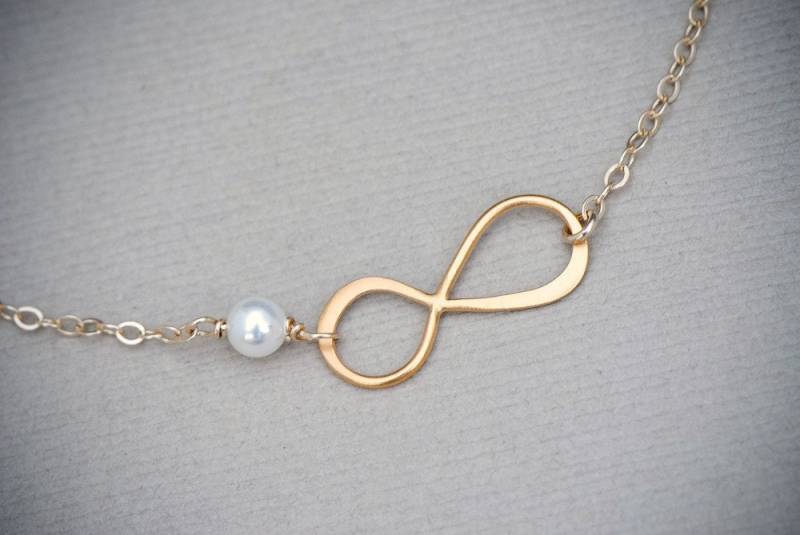 Infinity Perle Armband, Gold Anhänger, Hochzeitsschmuck, Brautjungfer Schmuck, Zierliche Kleine Armband von SilverLotusDesigns