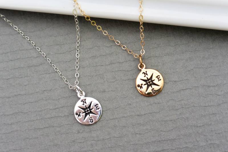 Kompass Halskette, Graduierung Reisende Freundschaft Beste Freund Geschenk, Charme, Gold Oder Silber Schmuck von SilverLotusDesigns