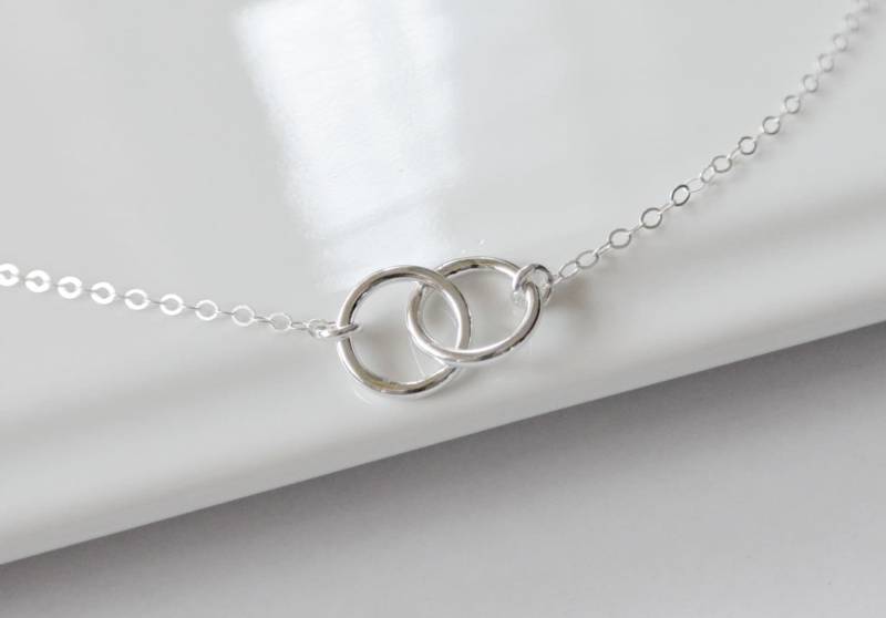 Kreis Halskette Sterling Silber, Ineinander Verschlungene Ringe Halskette, Mütter Schmuck Für Paare, Infinity Brautjungfer Geschenkidee von SilverLotusDesigns