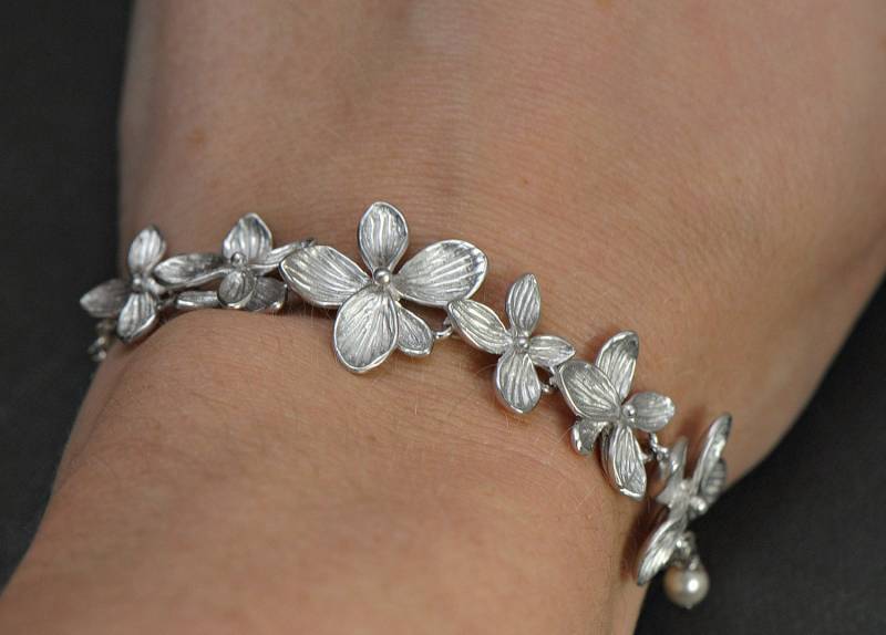 Orchidee Blume Armband Silber, Brautschmuck, Trauzeugin, Beste Freundin Geschenk, Junior Brautjungfer Mutter Geschenk von SilverLotusDesigns