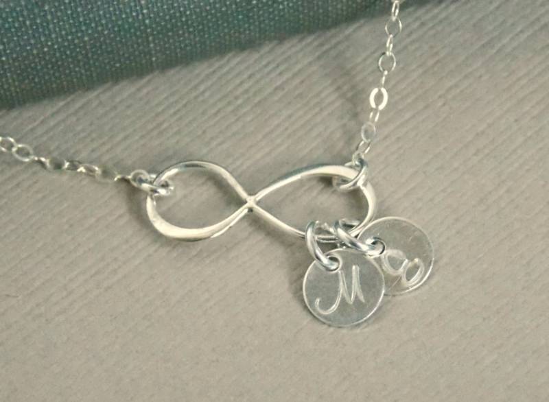 Personalisiertes Infinity Armband Mit Initialen, Mutter Armband, Schmuck, Initial Armband, Monogramm, Mama von SilverLotusDesigns
