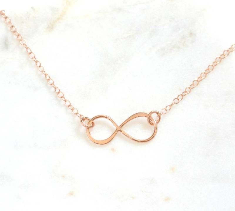 Rose Gold Infinity Halskette, Figur 8 Brautjungfer Geschenkidee, Schichtung Sinnvolle Geschenk-Idee von SilverLotusDesigns