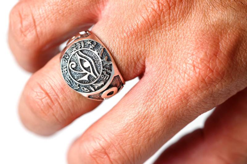 Egyptian Jewellery Hieroglyphs Eye Of Horus Udjat Ankh Giza Pyramid Handcrafted Sterling Silver 925 Ring Egyptian Jewellery Hieroglyphs Eye Of Horus Udjat Ankh Giza Pyramid Handcrafted Sterling Silver 925 Ring von SilverManiaUK