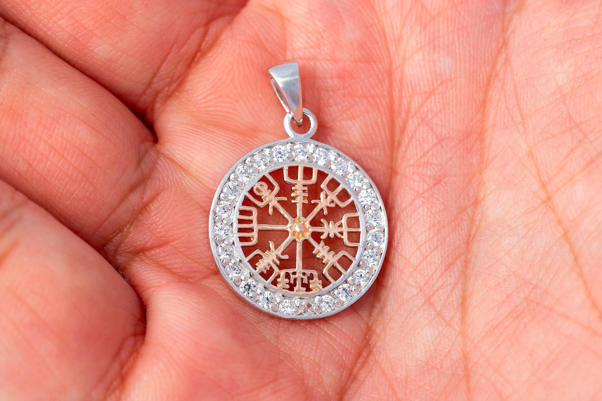 Rose Gold Plated Viking Vegvisir With Clear Cubic Zirconia Sterling Silver Solid Charm Pendant Rose Gold Plated Viking Vegvisir With Clear Cubic Zirconia Sterling Silver Solid Charm Pendant von SilverManiaUK