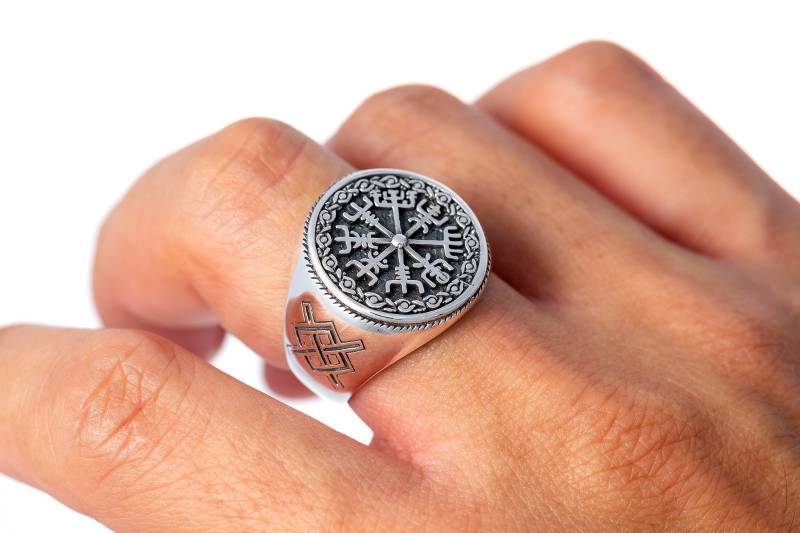 Vegvisir Viking Wikinger Icelandic Aegishjalmur Magical Staves Compass Norse Sterling Silver Ring Vegvisir Viking Wikinger Icelandic Aegishjalmur Magical Staves Compass Norse Sterling Silver Ring von SilverManiaUK