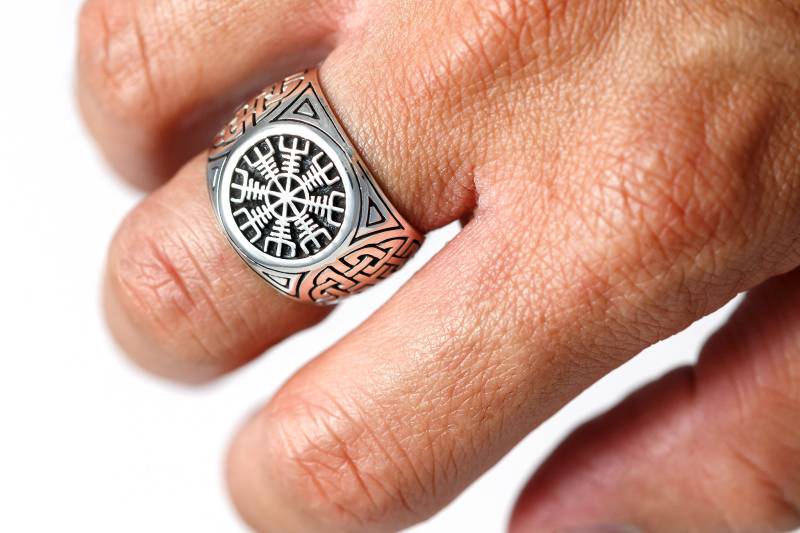 Viking Jewellery Helm Of Awe Protection Knotwork Sterling Silver 925 Ring Viking Jewellery Helm Of Awe Protection Knotwork Sterling Silver 925 Ring von SilverManiaUK
