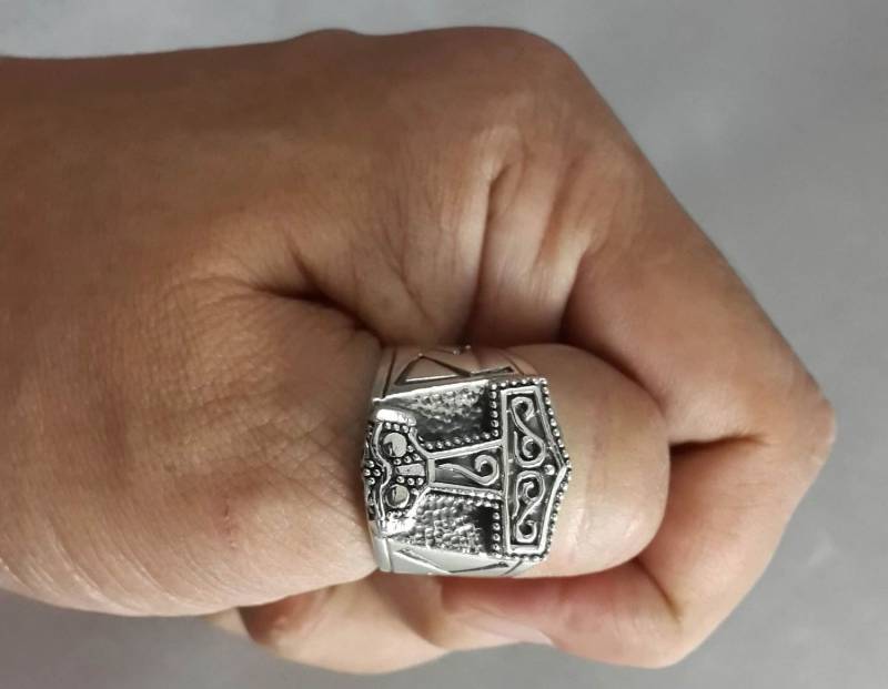 Viking Thor Hammer Mjölnir Mjolnir Futhark Runes Biker 925 Sterling Ring Viking Thor Hammer Mjölnir Mjolnir Futhark Runes Biker 925 Sterling Ring von SilverManiaUK