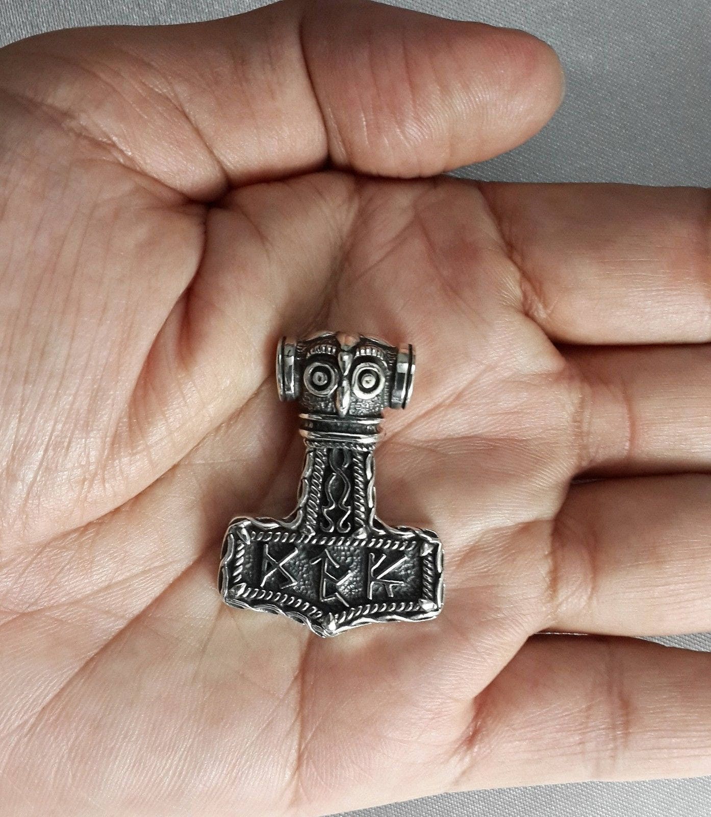 Viking Thor Hammer Mjölnir Mjolnir Wikinger Norse Runes Runen Futhark Sterling Silver Amulet Pendant Viking Thor Hammer Mjölnir Mjolnir Wikinger Norse Runes Runen Futhark Sterling Silver Amulet Pendant von SilverManiaUK
