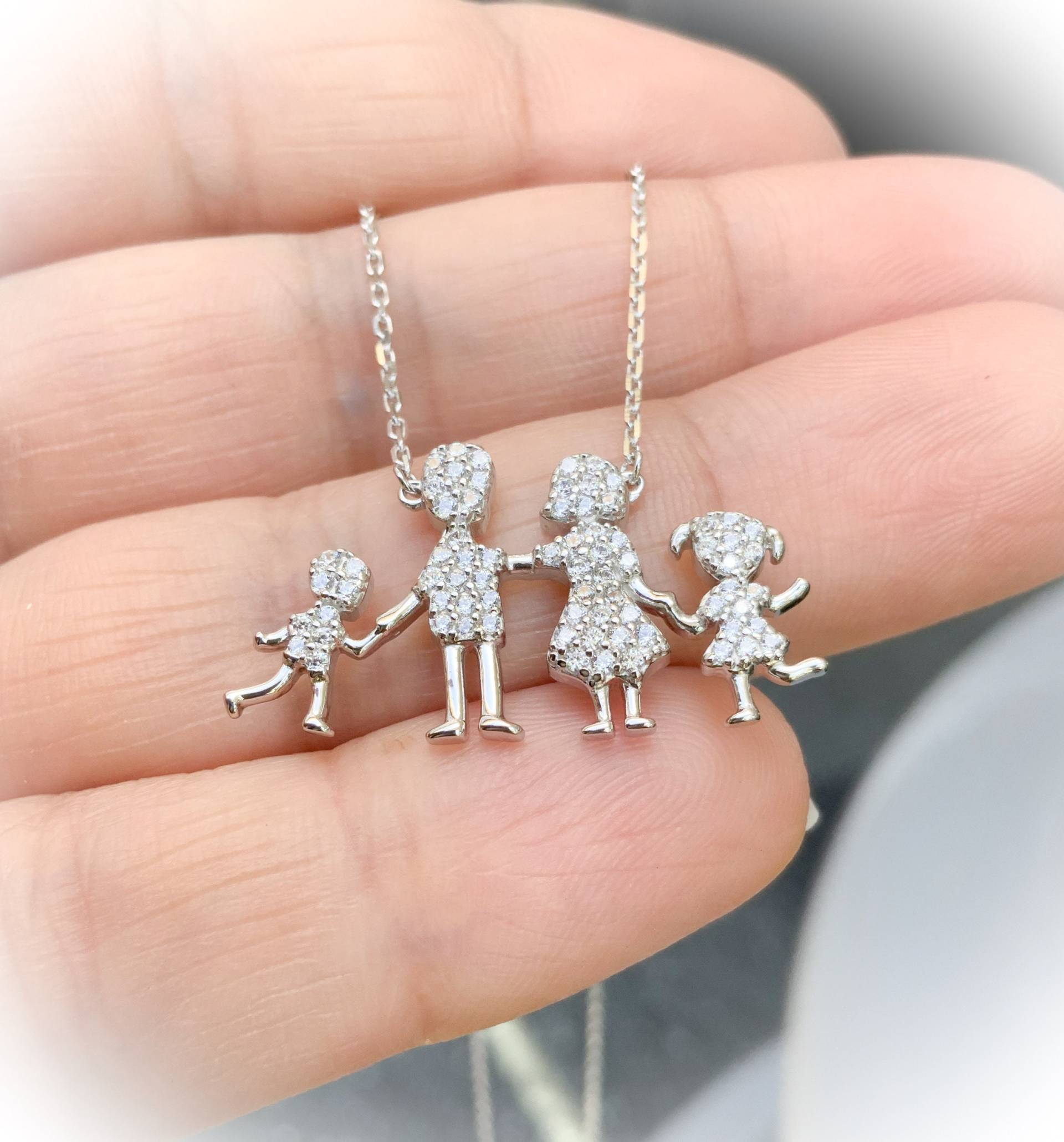 Silber Familie Silhouette Halskette/Pave Cz Strichmännchen Dad Mom Boy Girl Mutter Vater Sohn Tochter Eltern 2 Kinder Valentinstag Geschenk von SilverPartyIsland