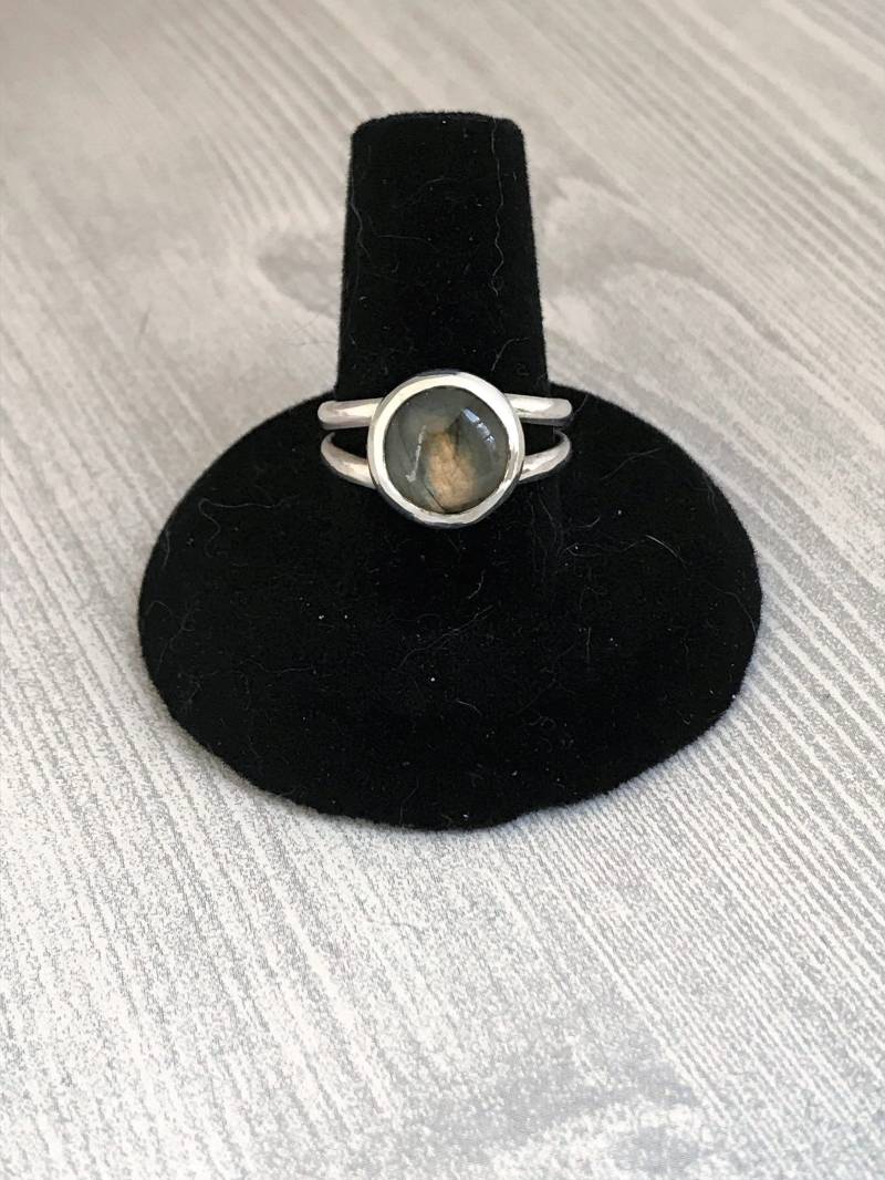 Frühling Grün Ring - Labradorit Und Sterling Silber Pfau Studio von SilverPeacockStudio