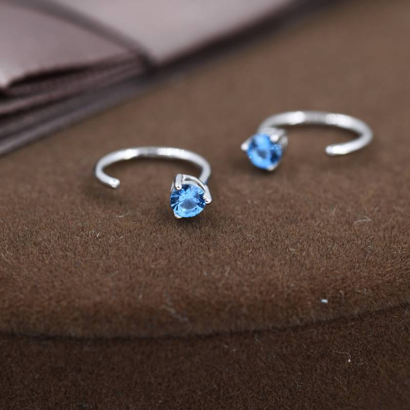 3 Mm Aquamarin Blau Cz Huggie Creolen in Sterling Silber, Silber Oder Gold, Halbe Hoop, Kleine Offene Durchziehen von SilverRainSilver