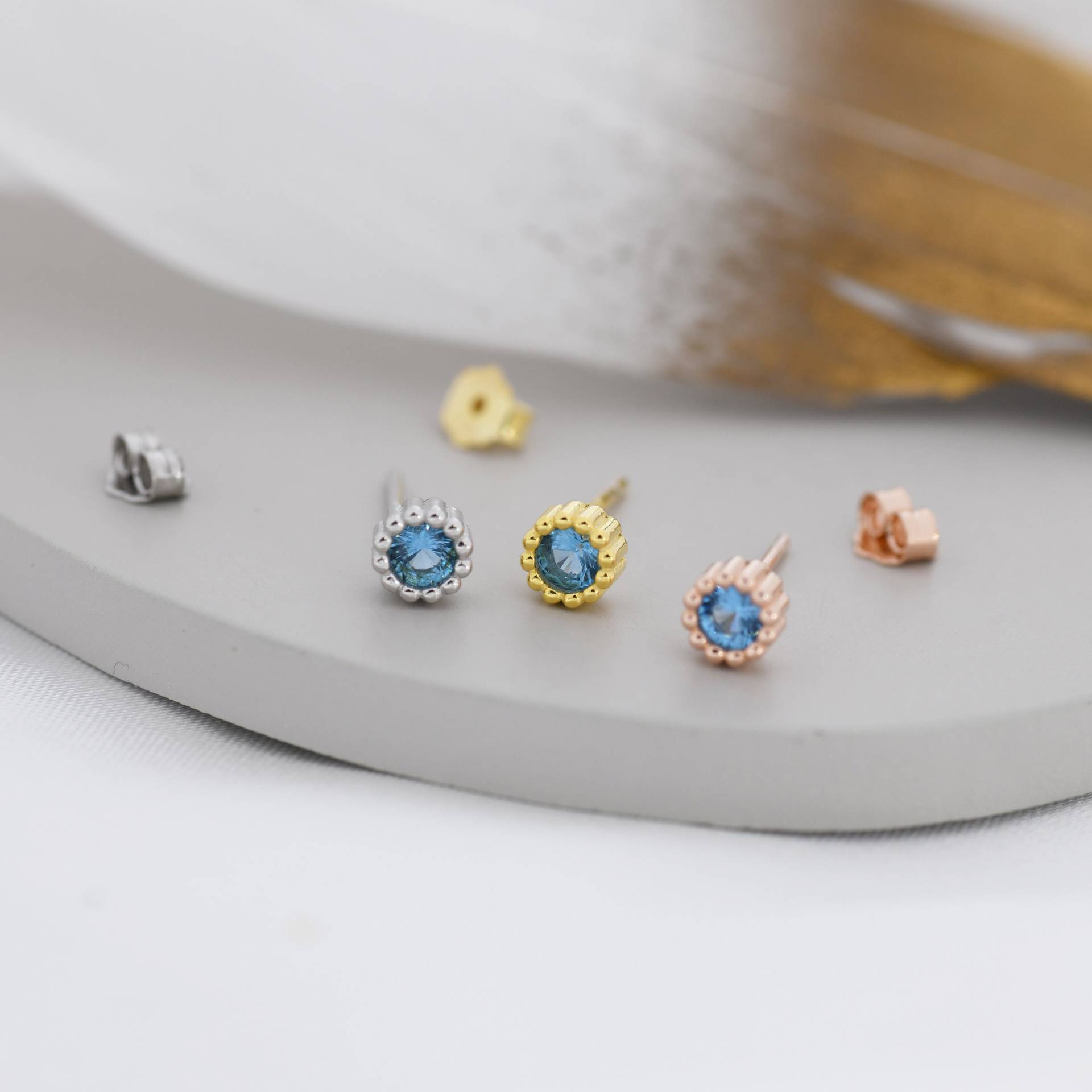 Aquamarin Blau Ohrstecker, 4mm März Geburtsstein Cz Ohrringe, Silber, Gepunktete Lünette, Gold Oder Roségold Aquamarin Blau Ohrstecker, 4mm März Geburtsstein Cz Ohrringe, Silber, Gepunktete Lünette, Gold Oder Roségold von SilverRainSilver